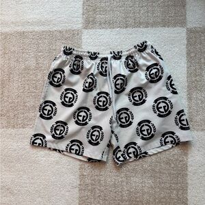 Emery golf shorts 
Size small
Flaw shown